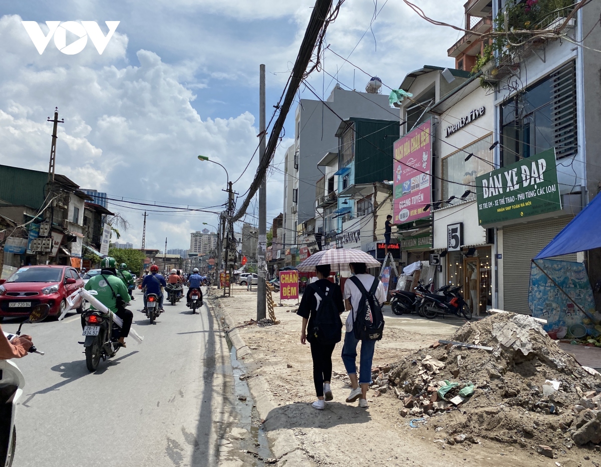 Hà Nội: Dây điện giăng bẫy, nguy hiểm rình rập người đi đường